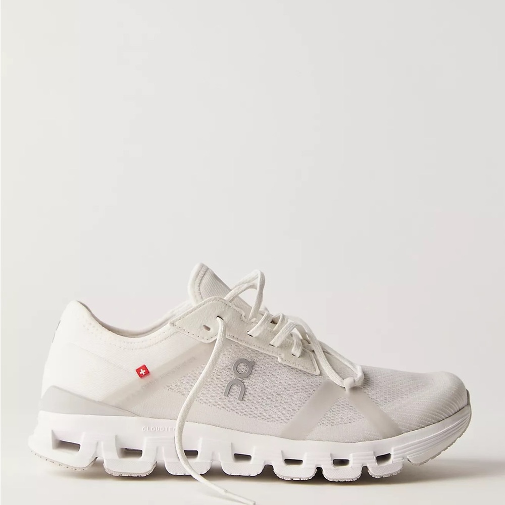 NEW On Cloud X 4 AD Sneakers - white